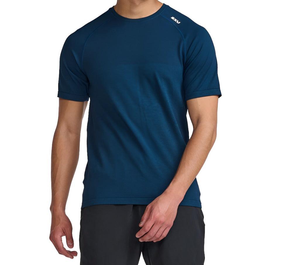 2XU Motion Tech Tee Men's T-Shirt (Motion/Midnight) - BUMSONTHESADDLE