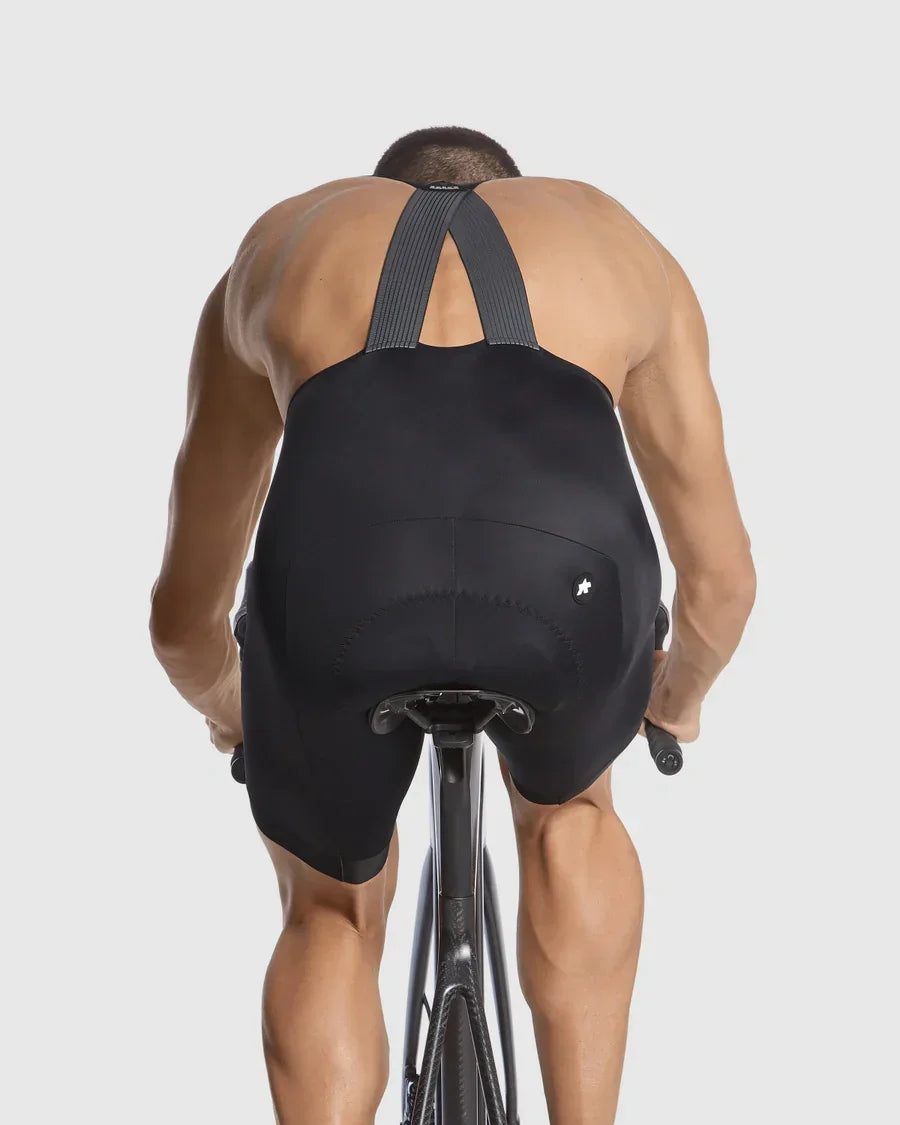 EQUIPE R S9 MENS CYCLING BIBSHORTS - Assos - Cobbled Climbs