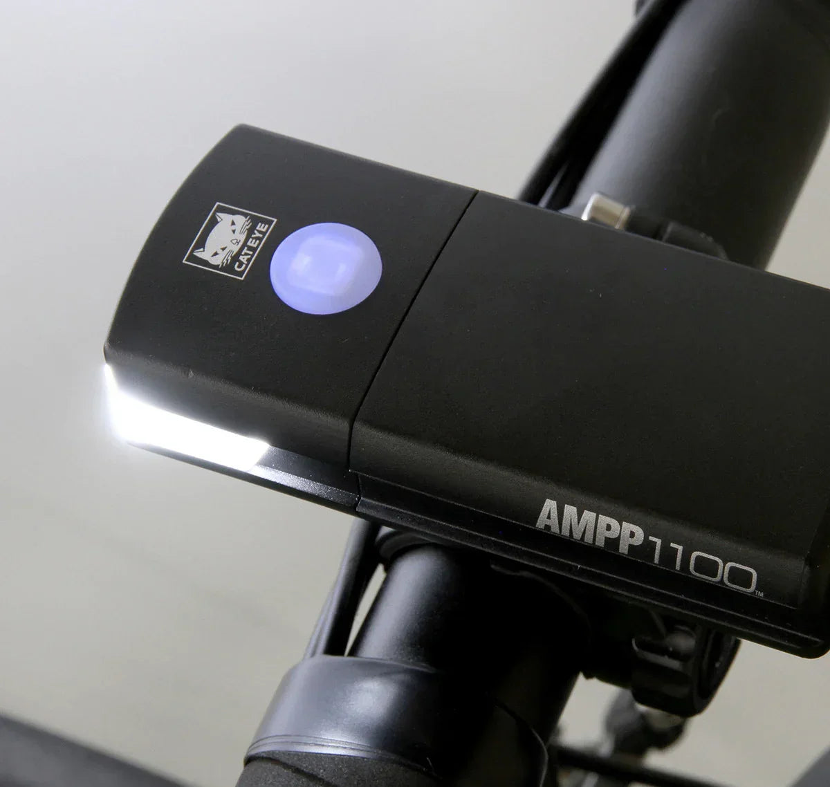 AMPP 1100 FRONT LIGHT - Cateye - Cobbled Climbs