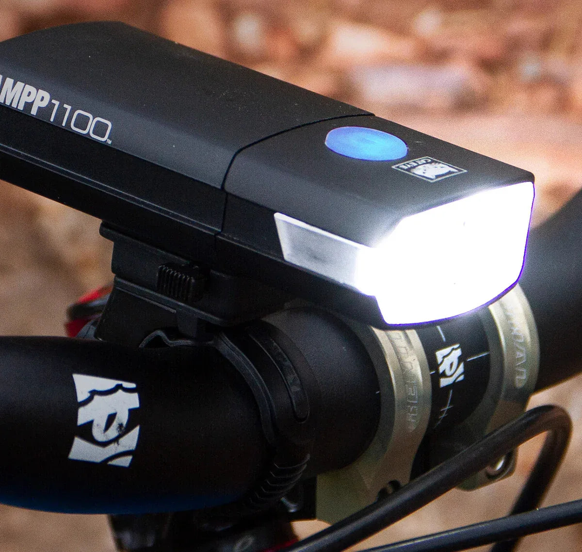 AMPP 1100 FRONT LIGHT - Cateye - Cobbled Climbs