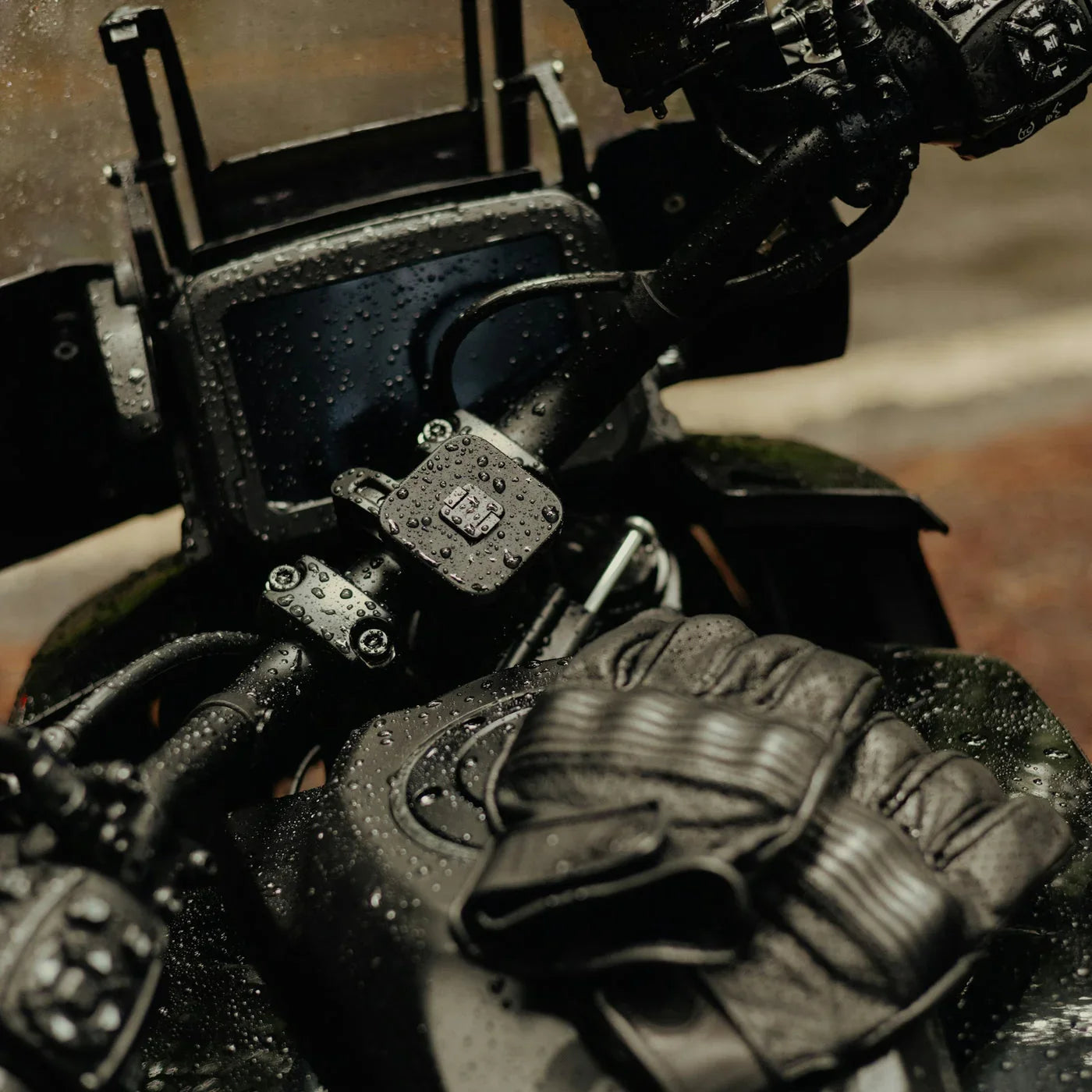 Motorcycle Mobile Handlebar Mount V2 Qi2 - Peak Design - Cobbled Climbs