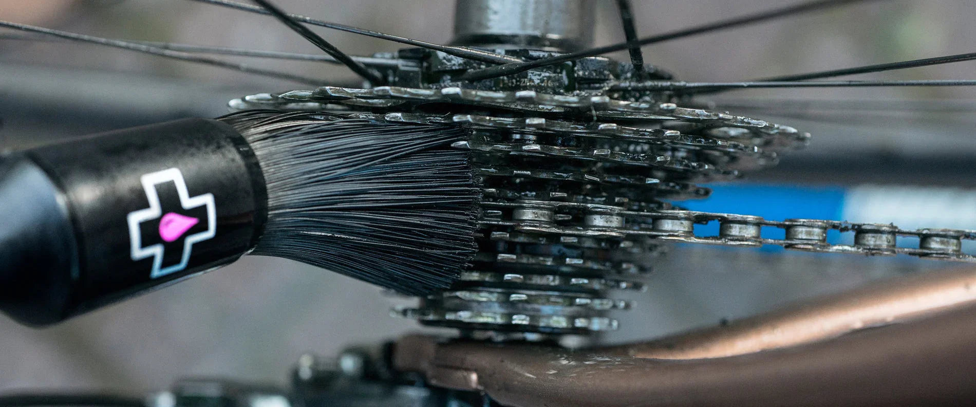 Drivetrain Detailing Brush | Muc-Off | Cobbled Climbs – view 2