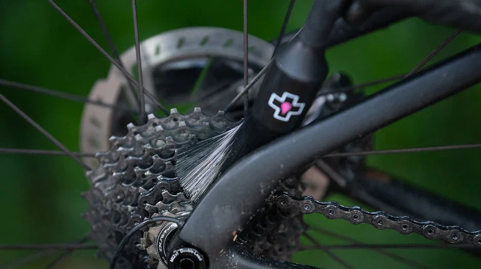 Drivetrain Detailing Brush | Muc-Off | Cobbled Climbs – view 3