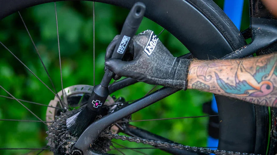 Drivetrain Detailing Brush | Muc-Off | Cobbled Climbs – view 4