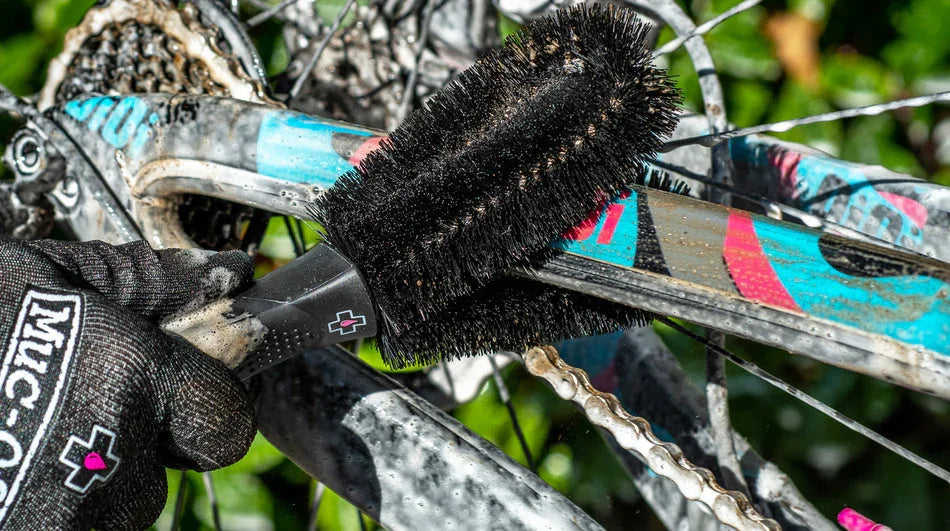 Two Pronged Brush | Muc-Off | Cobbled Climbs – view 4
