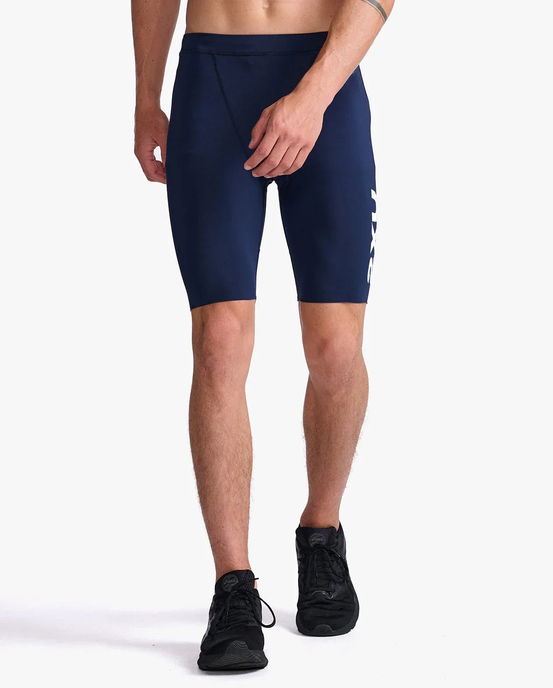 AERO TRI 9 INCH SHORTS - 2XU - Cobbled Climbs