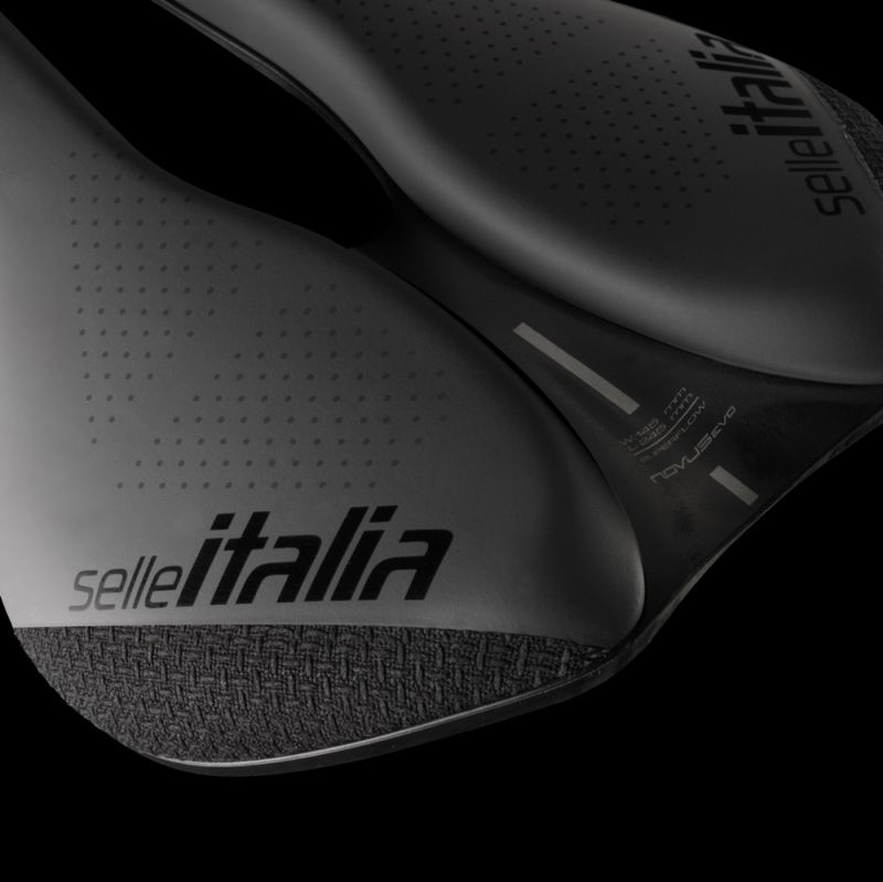 NOVUS BOOST EVO X-CROSS SUPERFLOW SADDLE