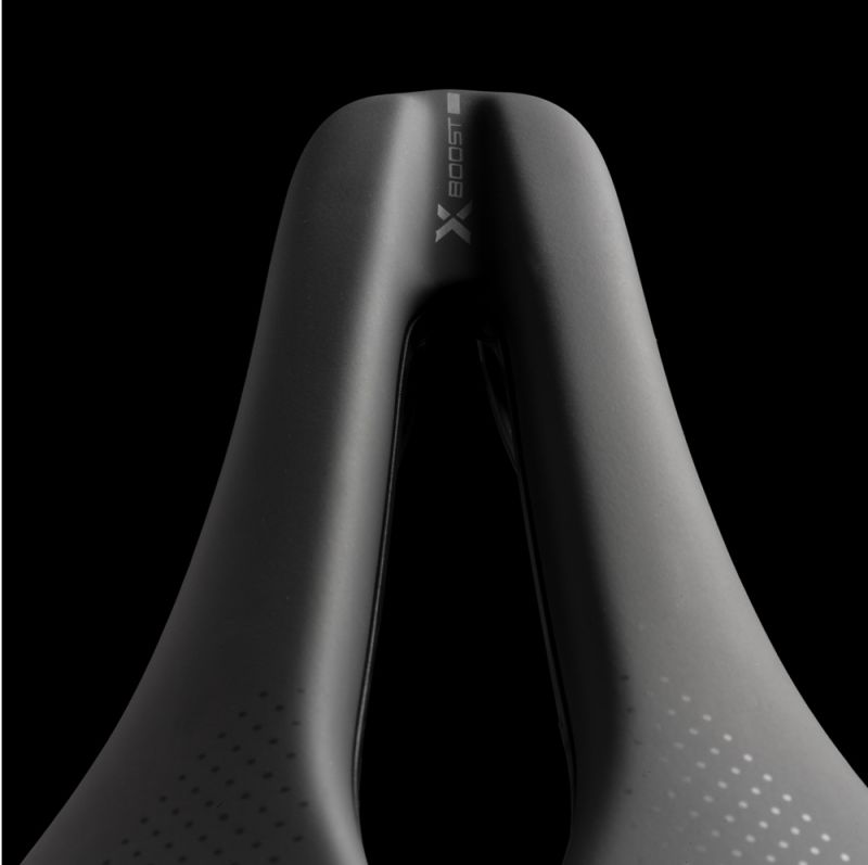 NOVUS BOOST EVO X-CROSS SUPERFLOW SADDLE